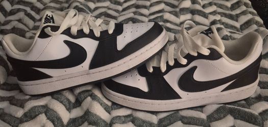 Nike DV5456-131 Boys Comfort Athletic Sneakers White Black Size 4Y