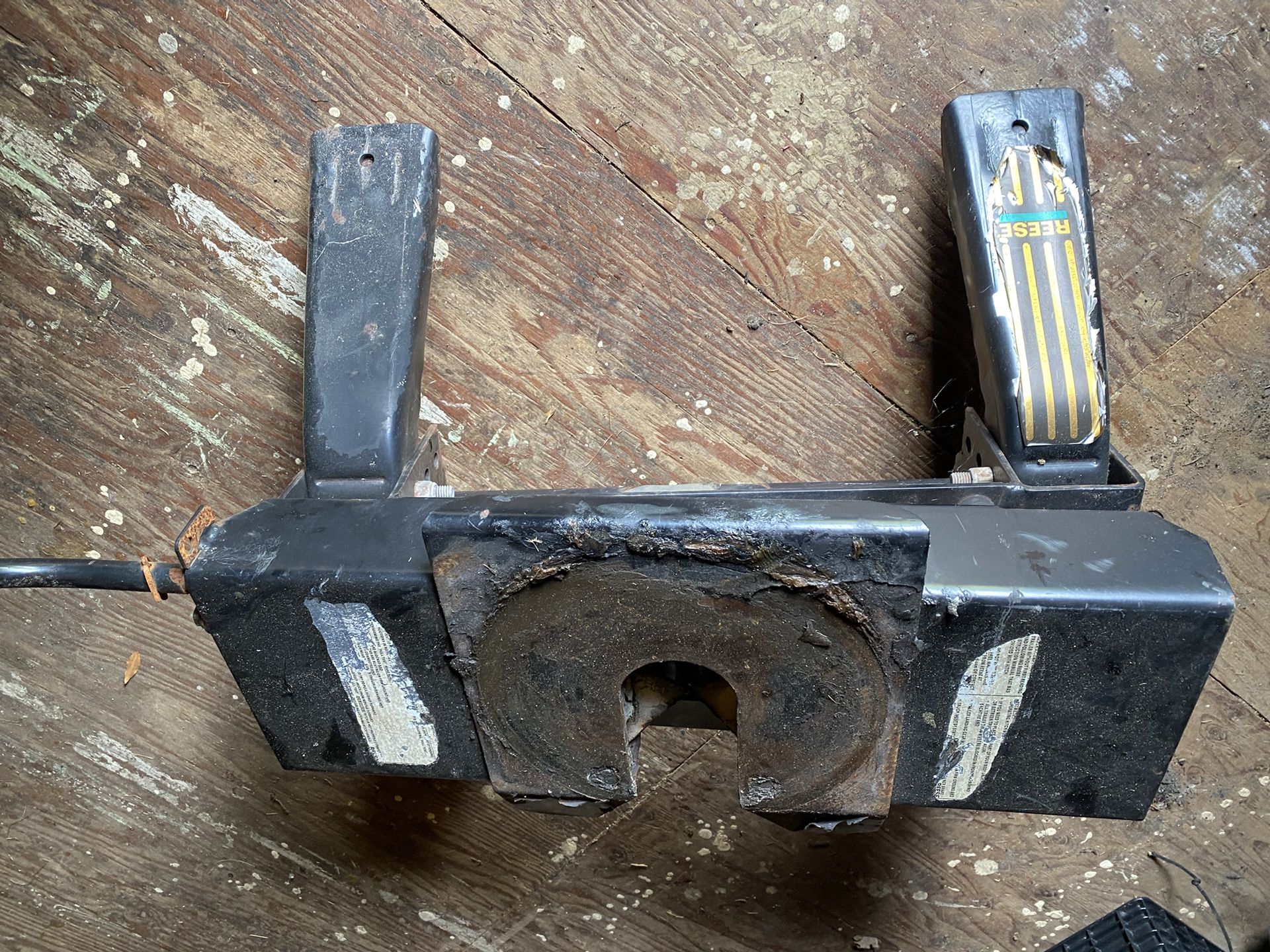 5th Wheel Hitch And A 5th Wheel Tailgate For A Ford F250