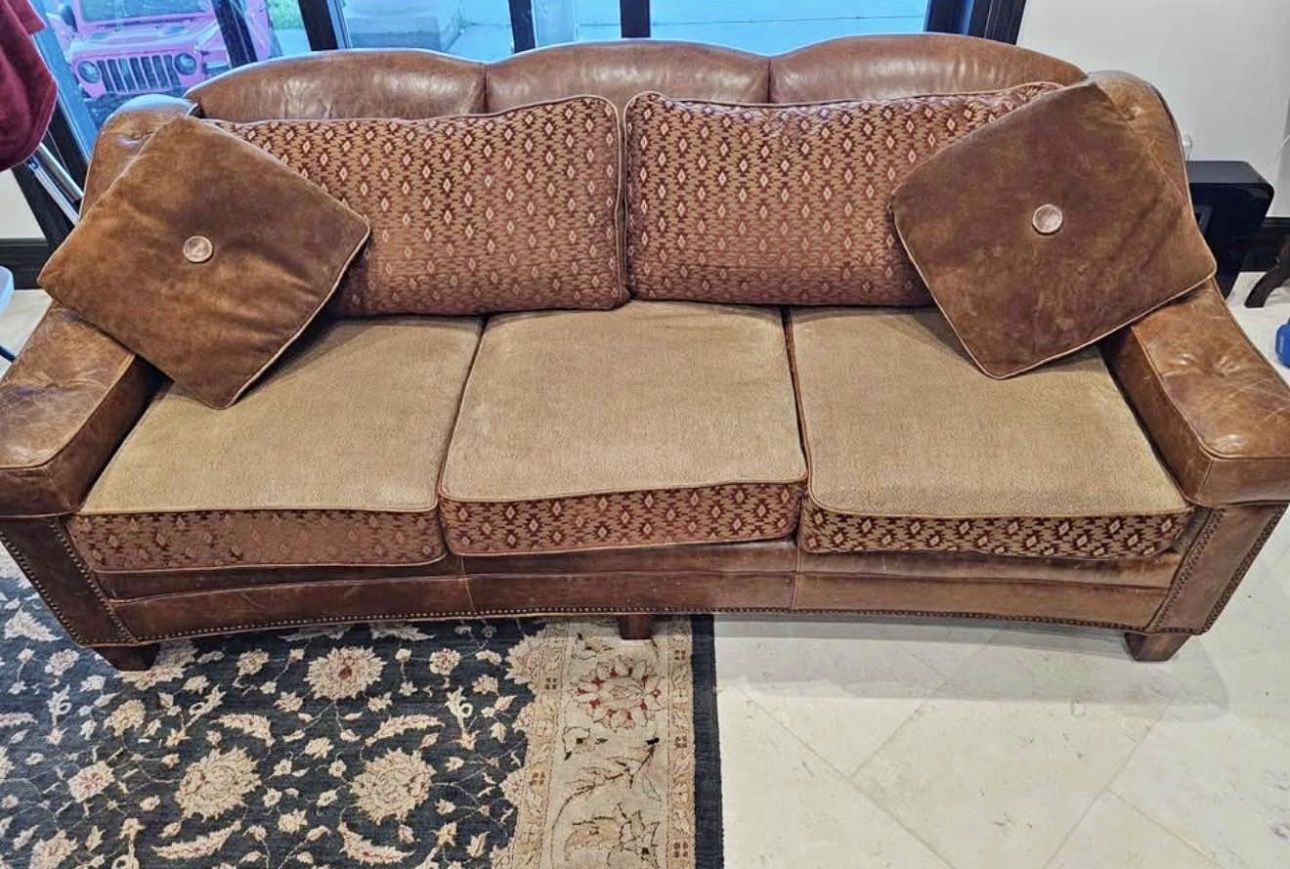 Rustic Shadow Mountain Leather Couch – Great Condition – Western Style
