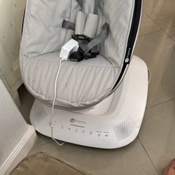 4 Moms Mamaroo Swing 