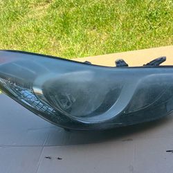 2013 Hyundai Elantra Passenger Headlight