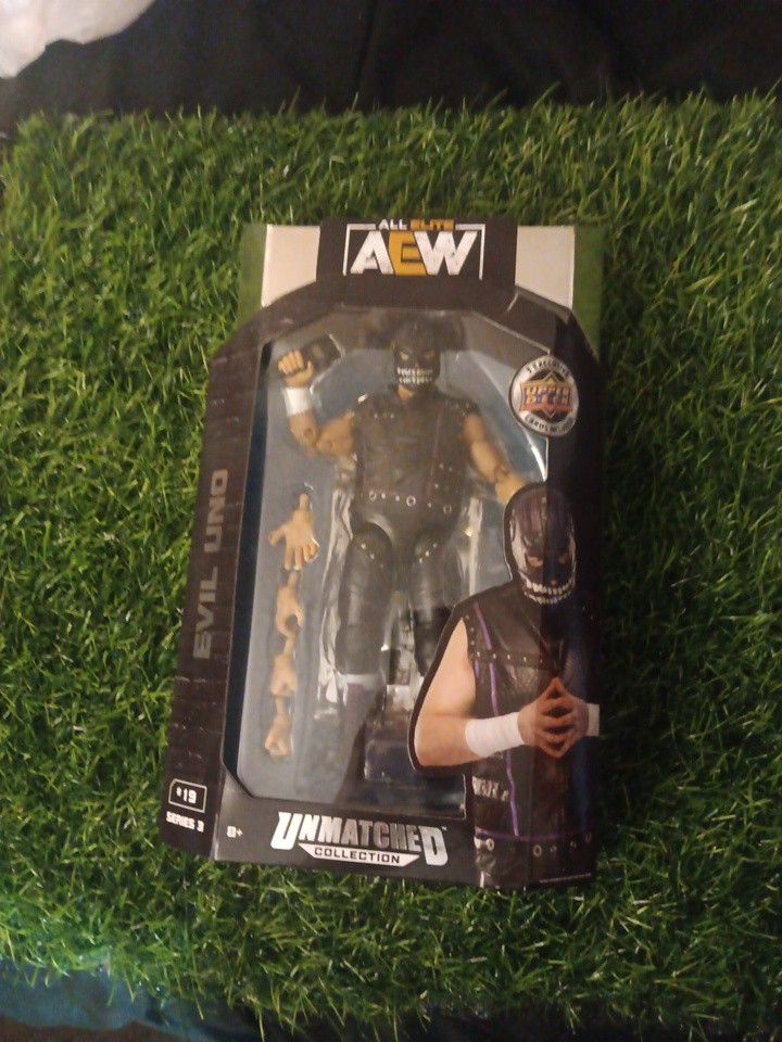 Aew Figure With Pack Of Upper Decks Inside ππ