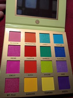bh (Trendy in Tokyo) make up pallet