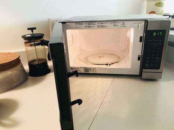 Ge Jes1072shss 0 7 Cu Ft Capacity Countertop Microwave Oven With