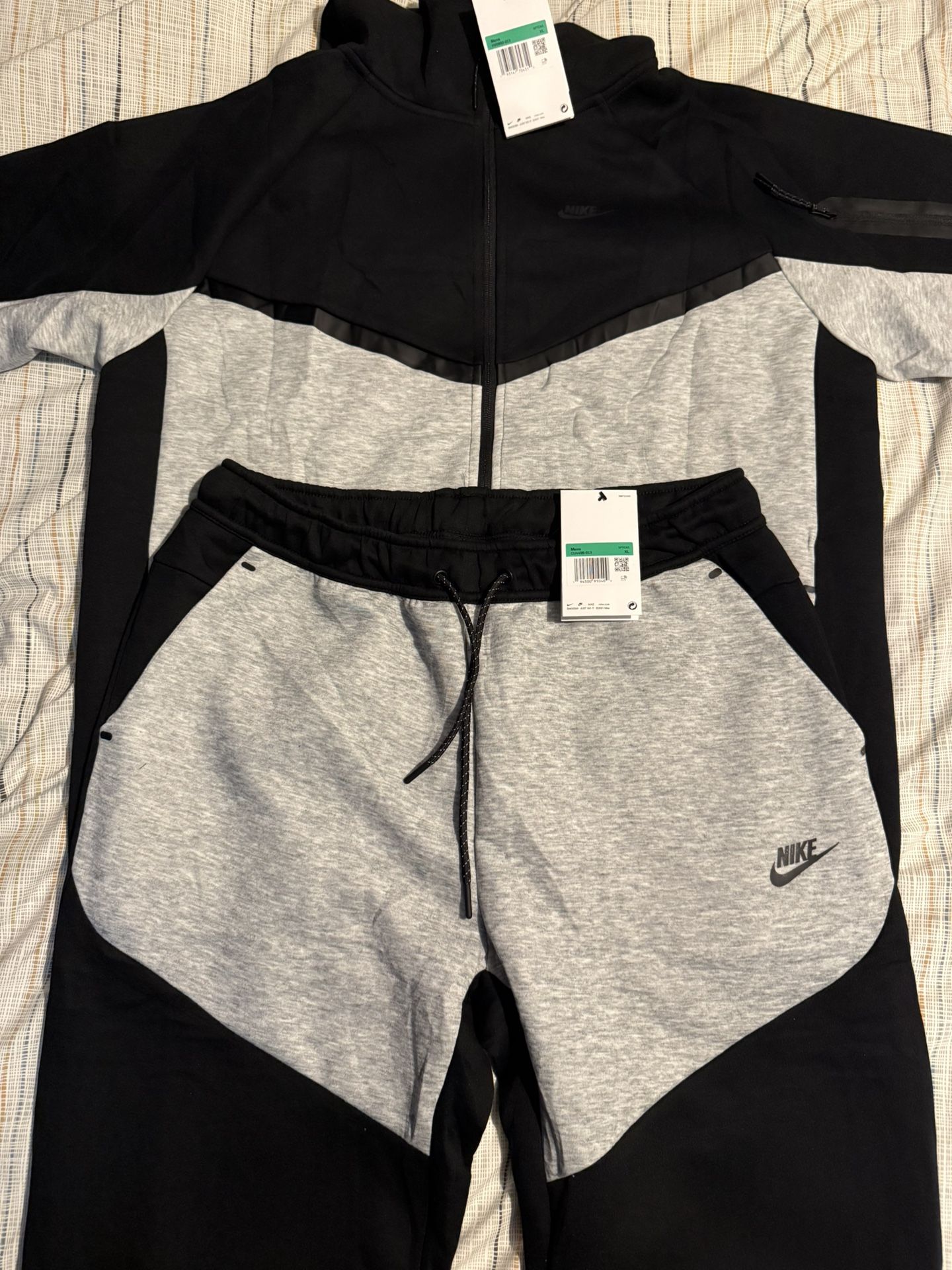 Nike Tech Fleece Tracksuit Black and Gray XL/L