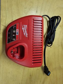 Milwaukee m12 battery charger