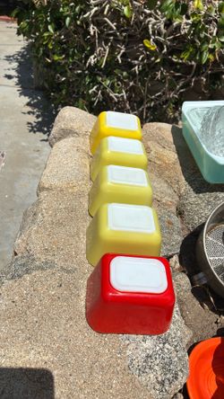 5 vintage Pyrex dishes 4 yellow one Red/Orange withOUT lids