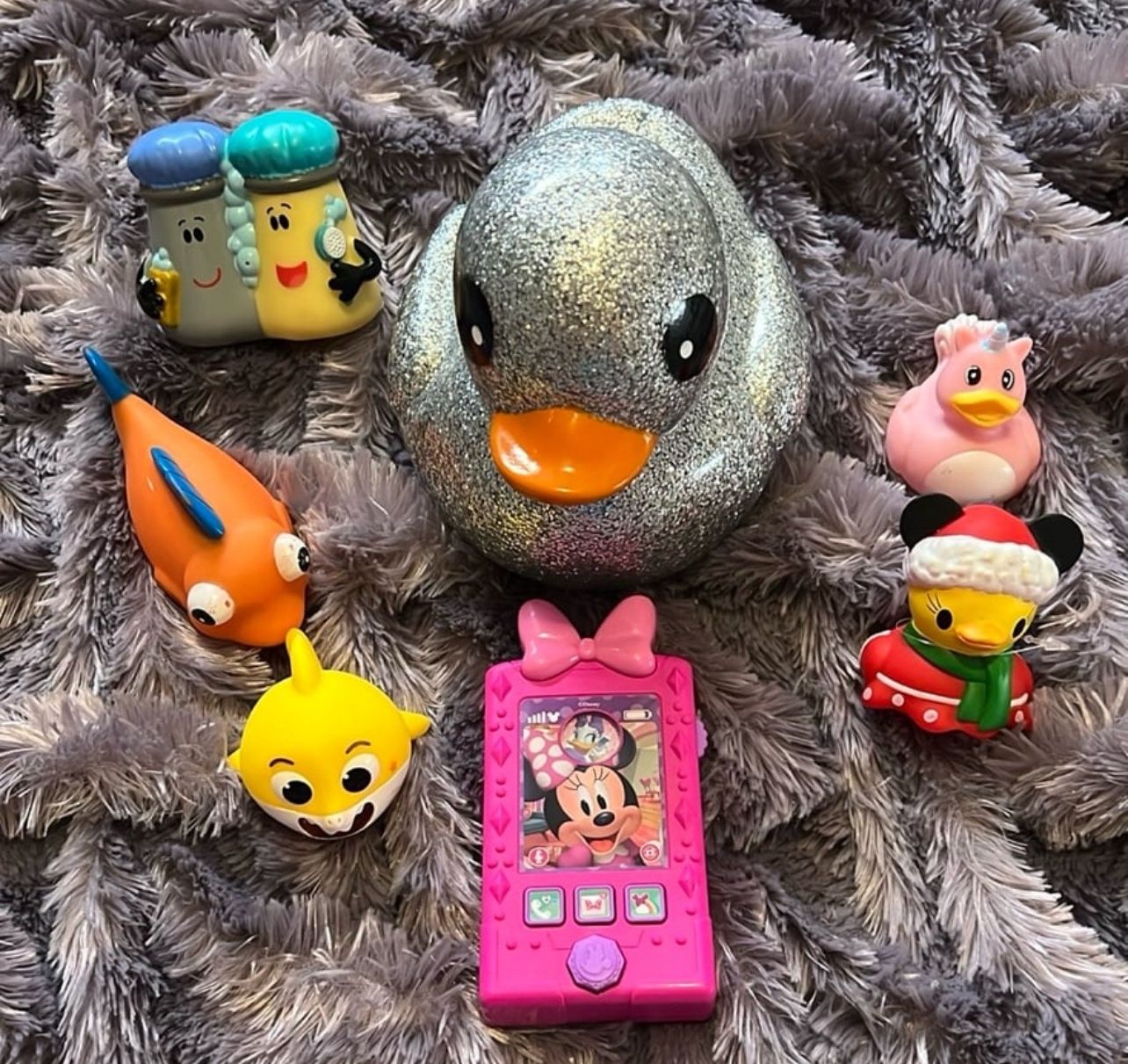 Glittery Silver Duck and Water Toy Set Minnie Phone Toy