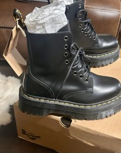 Dr. Martin’s Size 6