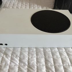 Xbox Series S Bundle