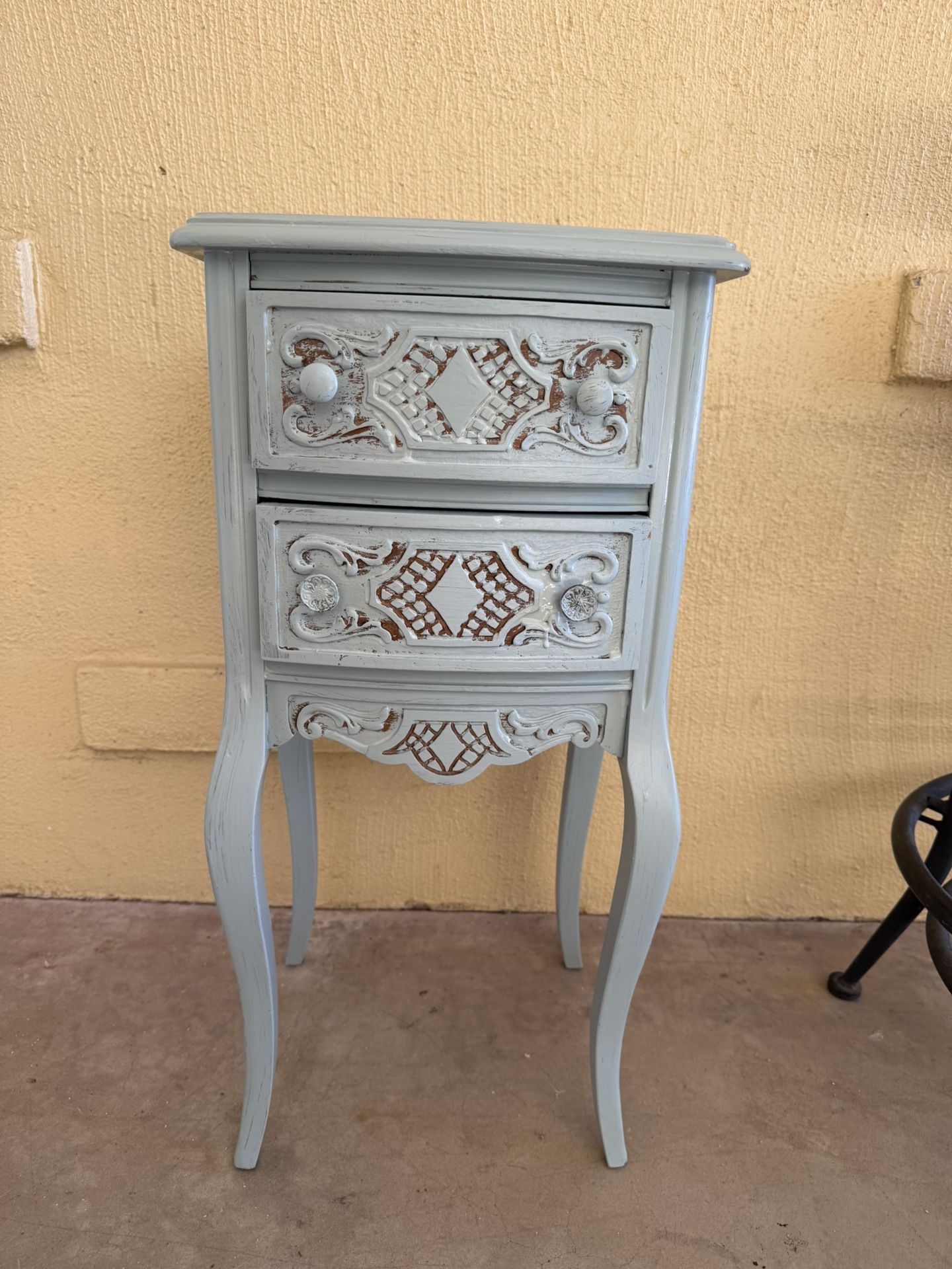 Cute Little Nightstand (Greenway Rd And Cave Creek Road)