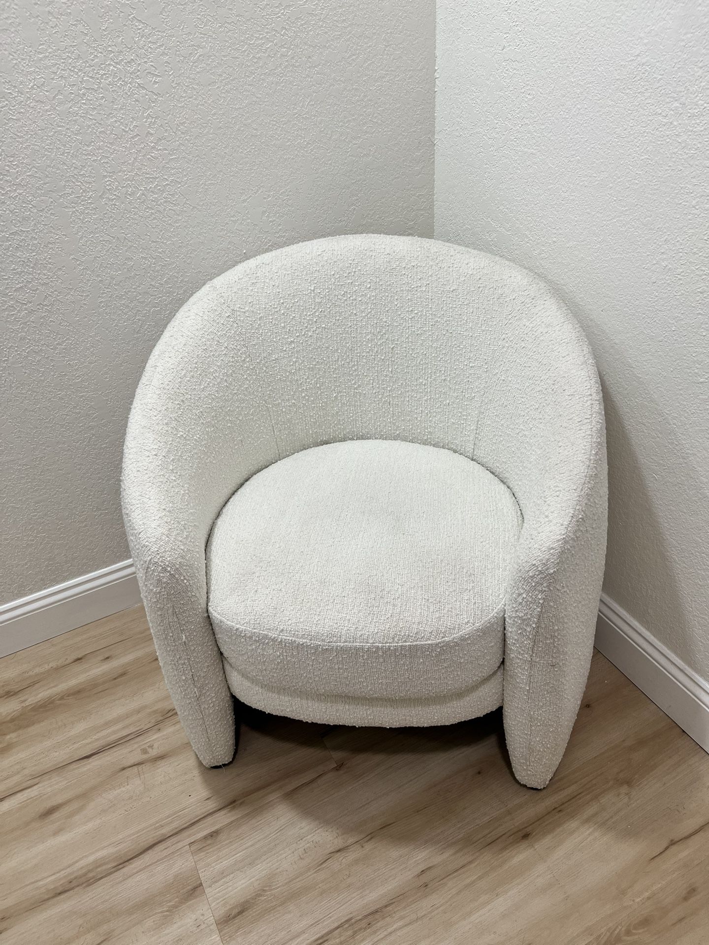 Upholstered Boucle Fabric Curved Back Armchair in Cloud