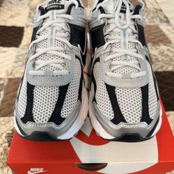 Nike Vomero 5 Metalic Silver & Black (Men’s Size 10)