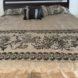 King size bedspread with 1 bed skirt-2 pillow cases & 2 decorative throw pillows