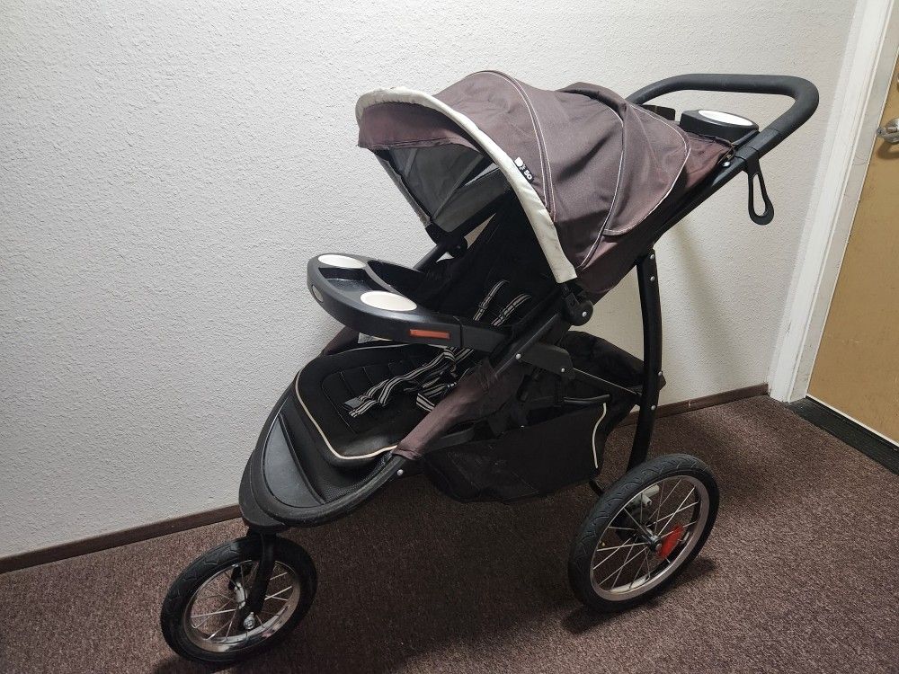Jogging Stroller With Inter Locking Car Seat