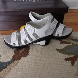 JBU, White 10- Medium sandals..Reebok 10 1/2 Excellent condition 