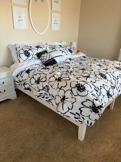 King White platform bed