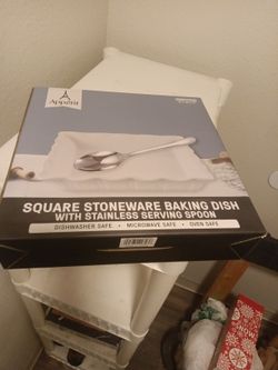 New 11x11x2" Square Stoneware Baking Dish