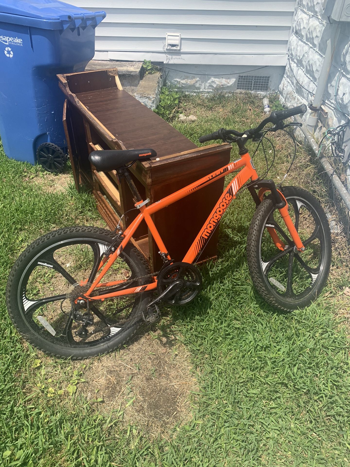 Mongoose Alert Mag Wheel Bike, 21-speed, 24-inch wheels, suspension fork, linear pull brakes,