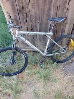 GT Avalanche 2.0 Mountain Bike