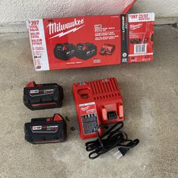 Milwaukee M18 18-Volt Lithium-Ion XC Starter Kit with Two 5.0Ah Batteries and Charger (New)  