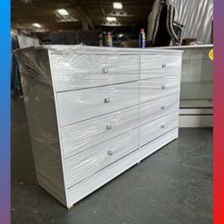 8 drawers dresser/ Eight drawers dresser