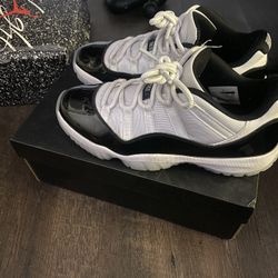 Jordan 11s Retro Black White Used Size 11