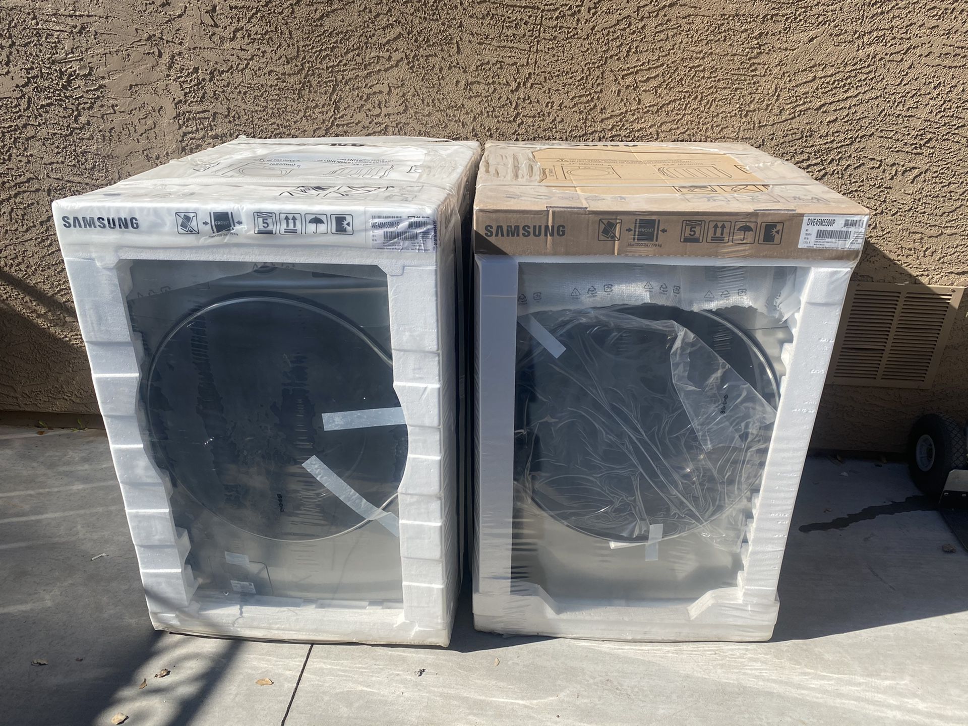 Brand new Samsung washer and dryer with WARRANTY