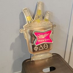 VINTAGE 1960's Plastic Lighted Milwakee High Life Lighted Beer Sign 16" x 11"