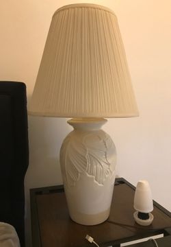 20$ white room set lamp take it right now or make me and offer