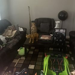 FREE COUCH SET MUST PICK UP TODAY