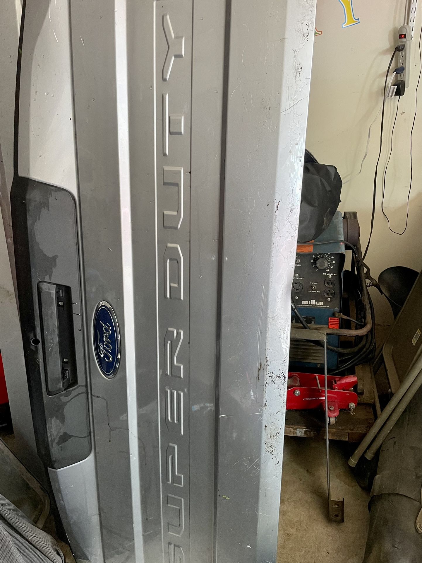 2016 A Newer Aluminum Tailgate Ford Super Duty