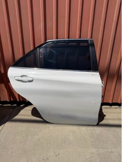 2015-2016- 2017 TOYOTA CAMRY RIGHT SIDE REAR DOOR OEM