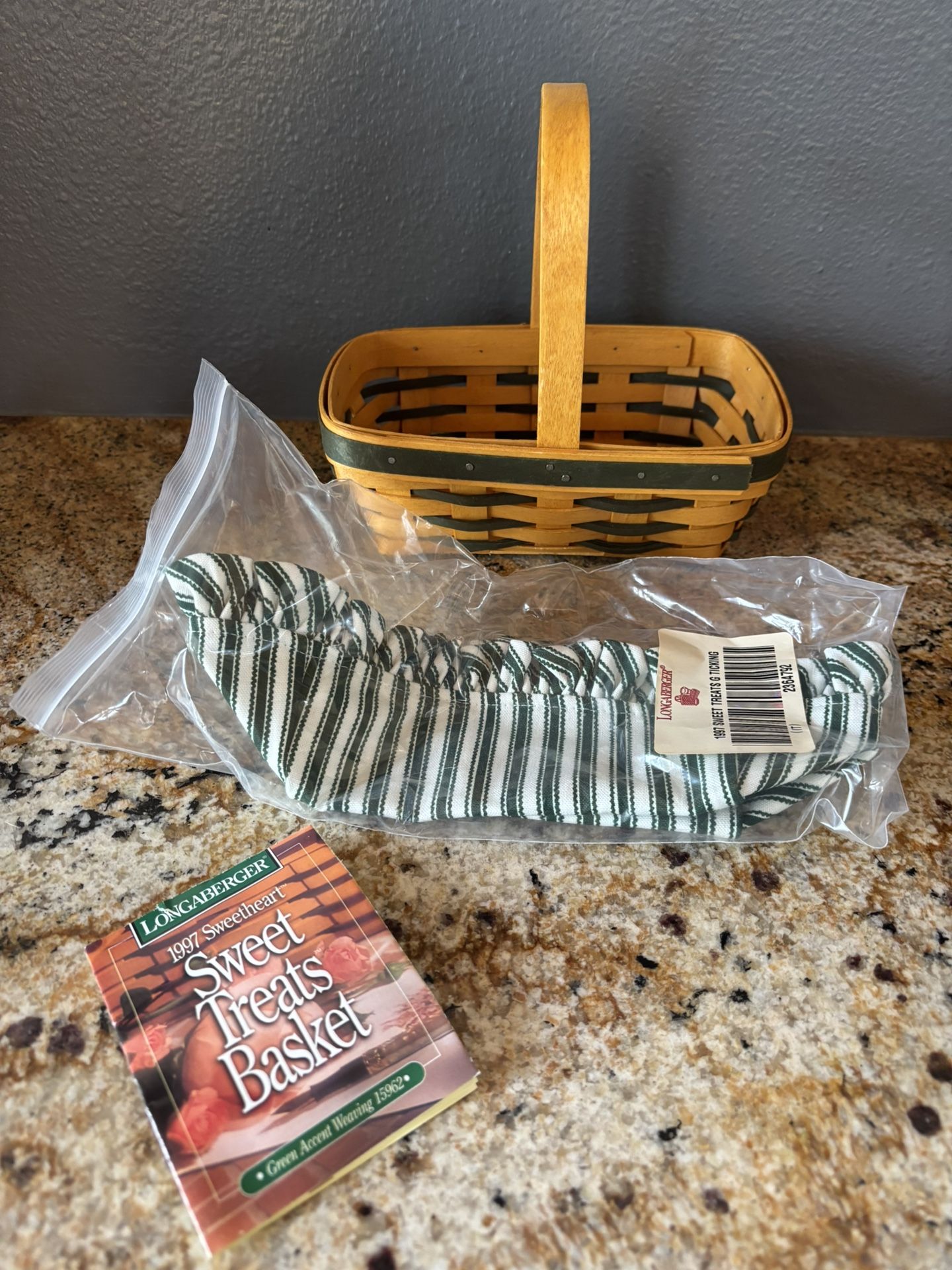 Longaberger Vintage NWT Green Weave Sweet Treats Basket