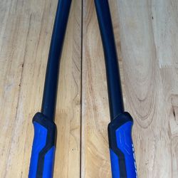 Bolt Cutters Kobalt 26in, Model 464602 CR-MO — Cortadores de Pernos Kobalt 26in, Modelo 464602 CR-MO — Болторезы Kobalt 26in, Модель 464602 CR-MO — ក