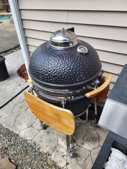 Black ceramic Egg Smoker and Grill by Vision Grills