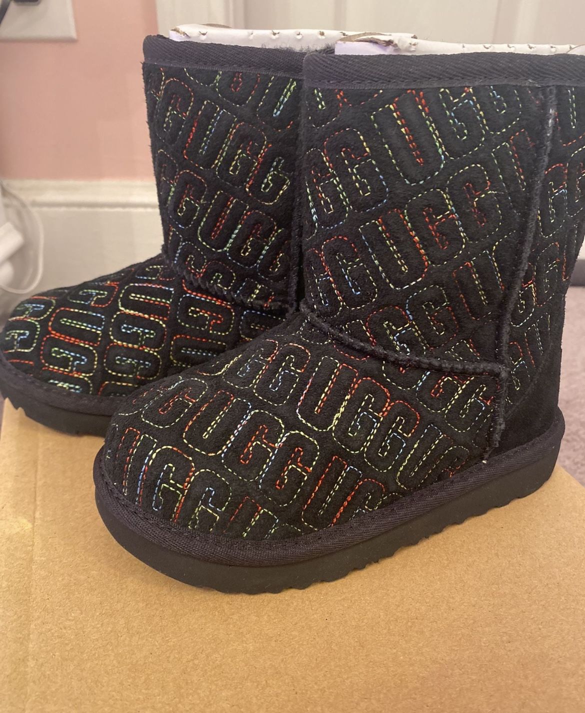 Ugg Graphic Stitch- Brand new (Size 11 Kids)