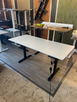 63’’ Wide Large Standing Desk Perfect Condition