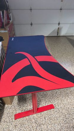 Arozzi computer table