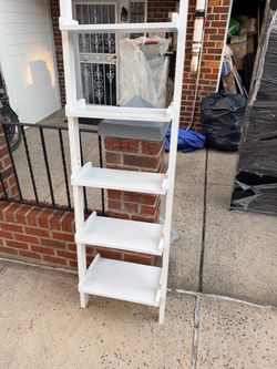 +White+5-Tier+Leaning+Ladder+Shelf+/+Bookcase+–+Great+Condition+