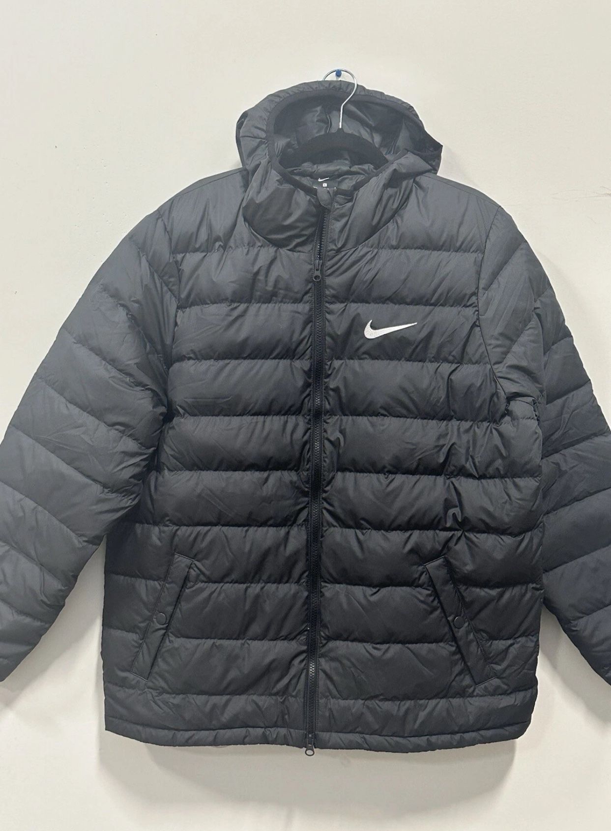 New NIKE WINDRUNNER DOWN FILL HOODED PUFFER JACKET Black- Large.