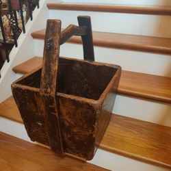 VINTAGE SQUARE WOODEN BUCKET/CONTAINER