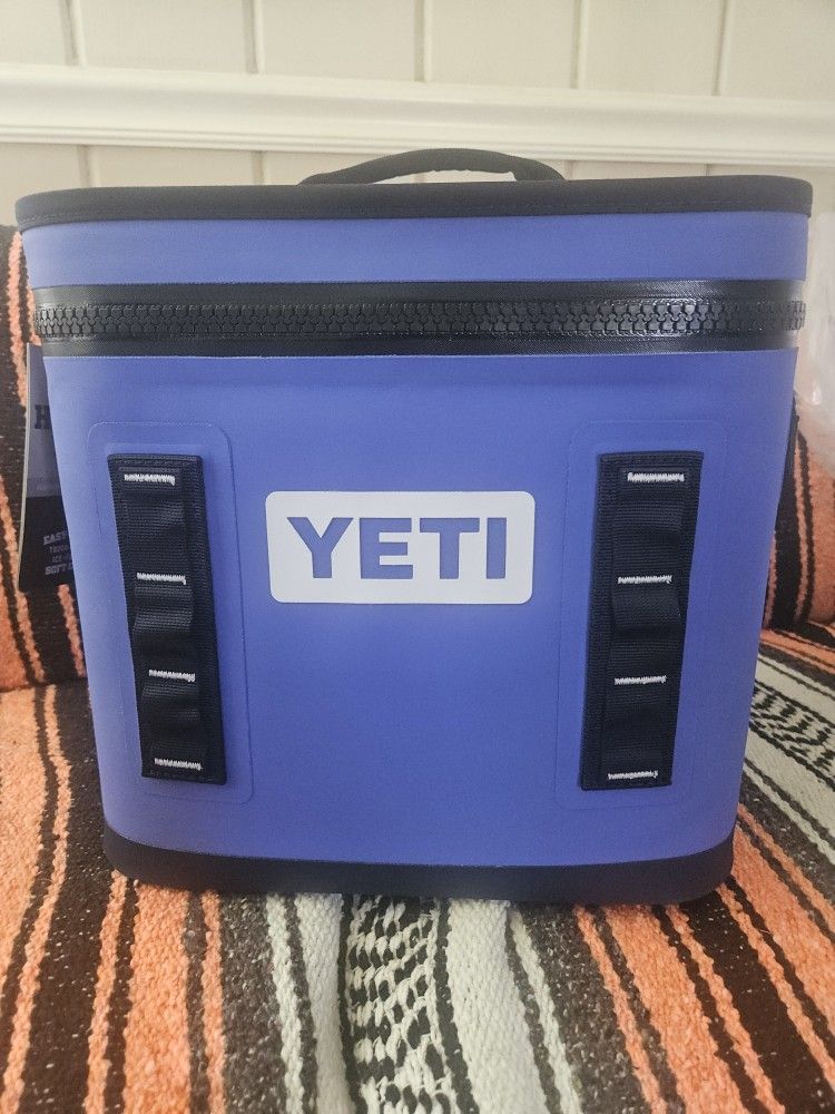 Yeti Hopper 12 Ultramarine Violet. New!
