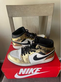 Jordan 1 Mid SE "Metallic Gold" sneakers in US 14. Gold, white, and black color