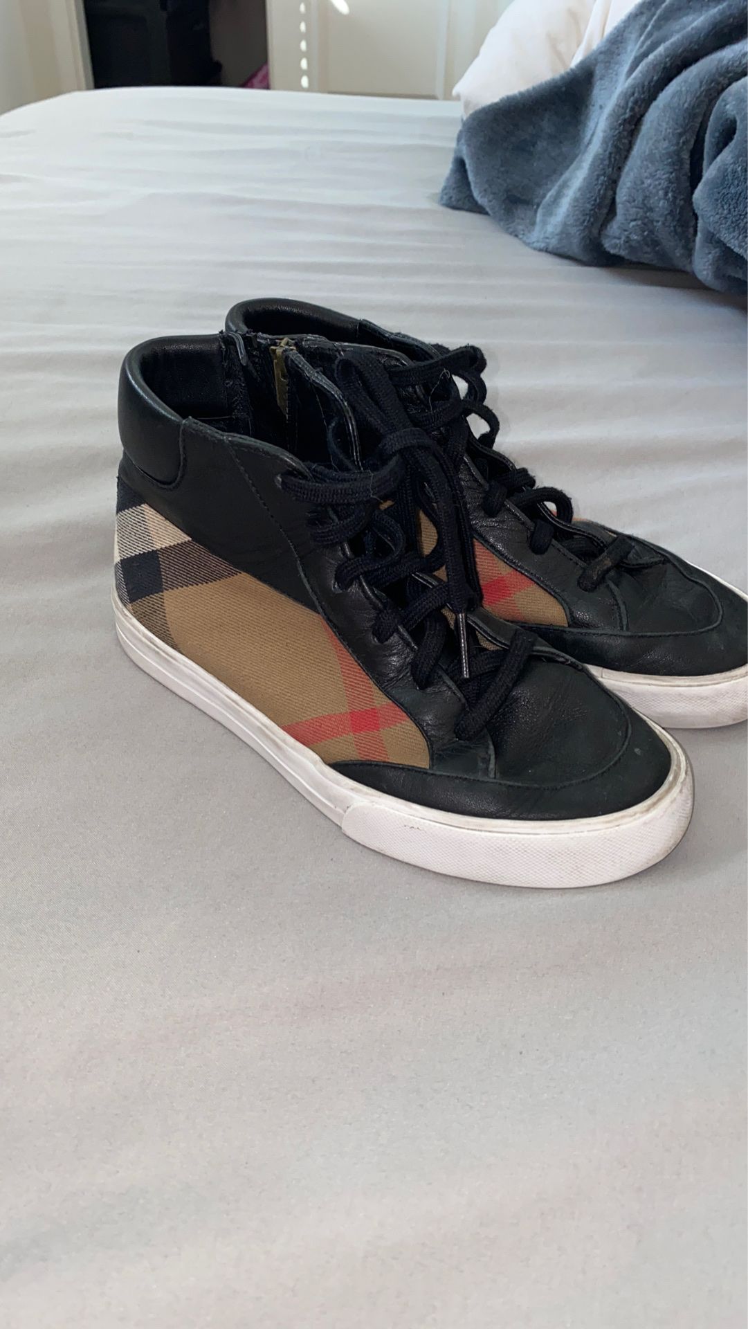 Burberry size 33