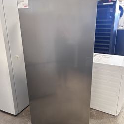 New FRIGIDAIRE 16. Cu. Ft. Upright Freezer 