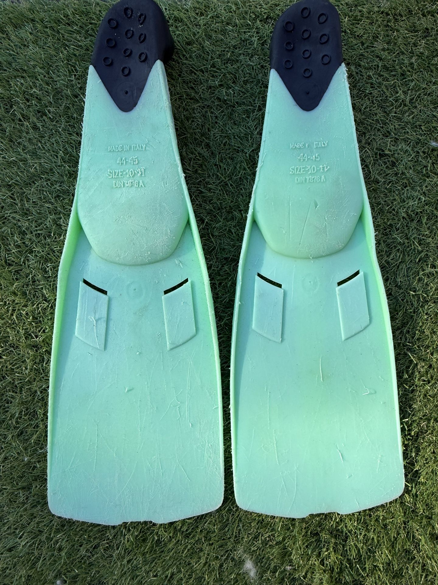 Sea Quest Fins Size 10-11