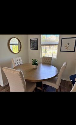 Dining table and https://offerup.com/redirect/?o=Y2hhaXJzLkRlbGl2ZXJ5 available