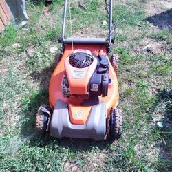 Husqvarna Four-wheel Drive Self-propelled Mower
