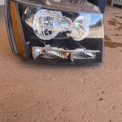 2010 Right Tahoe headlight 
